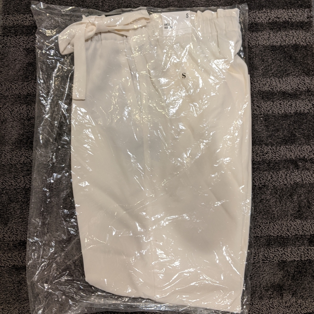 *NWT* High waisted tie waist ankle pant